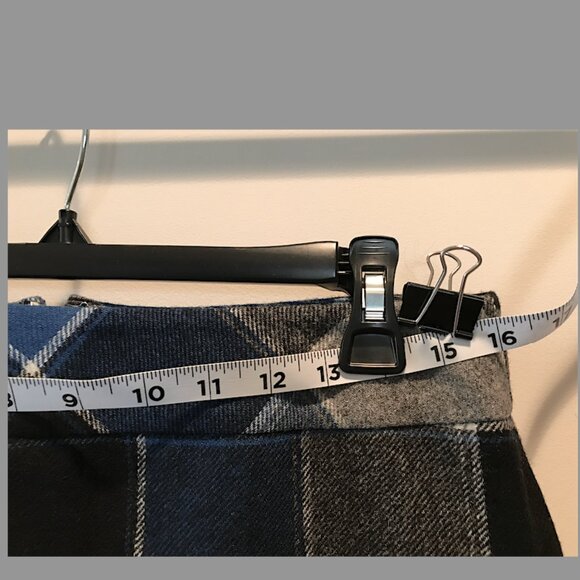 Talbots - Classic black, gray & blue plaid wool 19 inch pencil skirt, size 8P - Picture 5 of 8